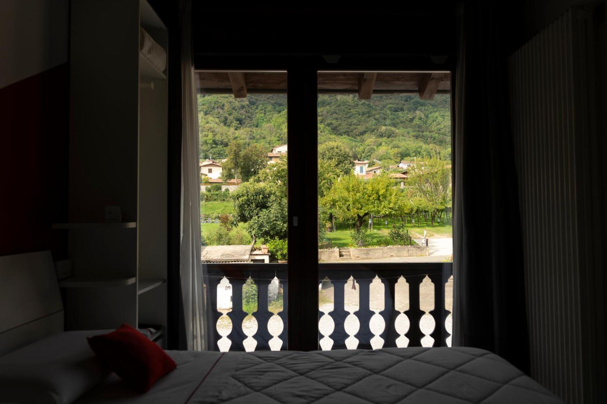 La Terrazza Sulle Vigne B&B Корте Франка Экстерьер фото