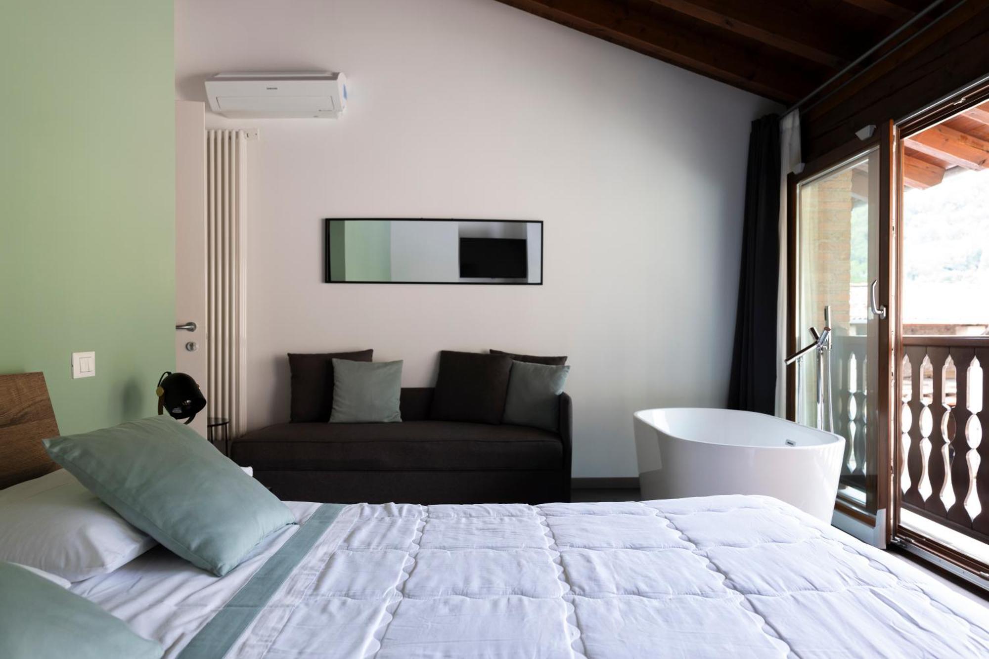 La Terrazza Sulle Vigne B&B Корте Франка Экстерьер фото