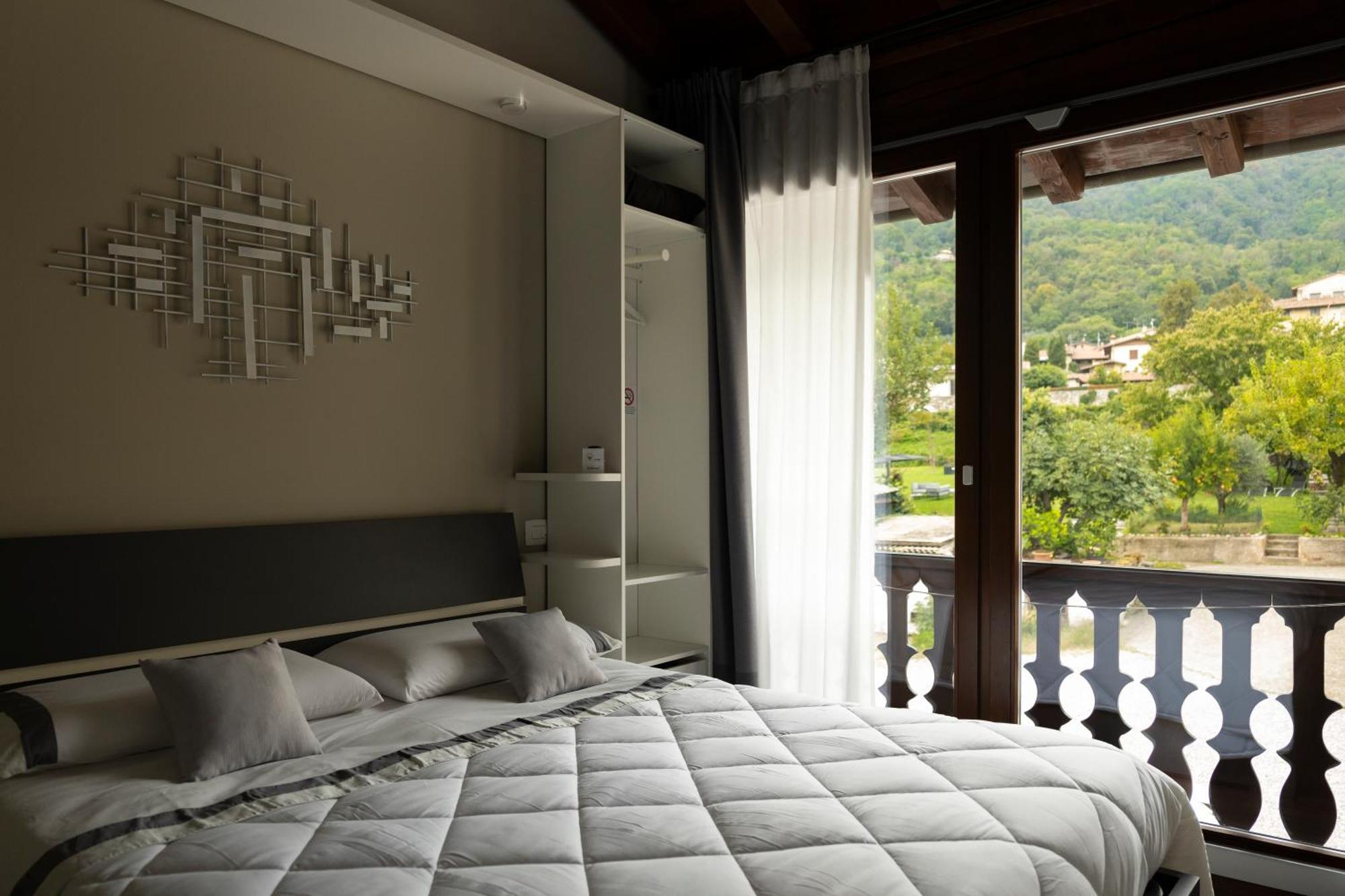 La Terrazza Sulle Vigne B&B Корте Франка Экстерьер фото